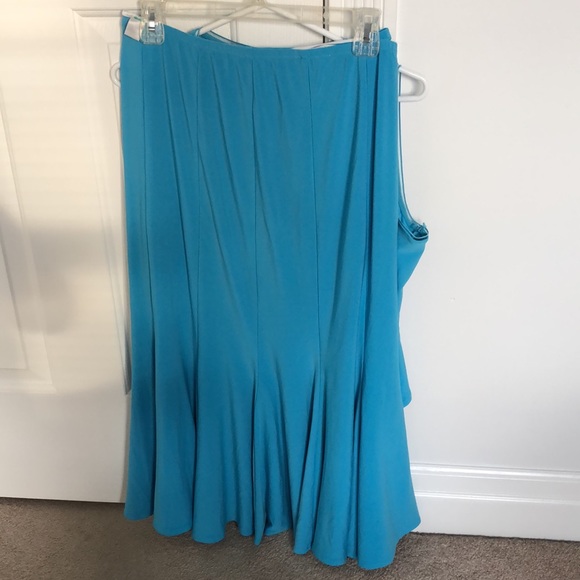 Joseph Ribkoff pull on Skirt & tank top turquoise top has a very small mark - Picture 2 of 5